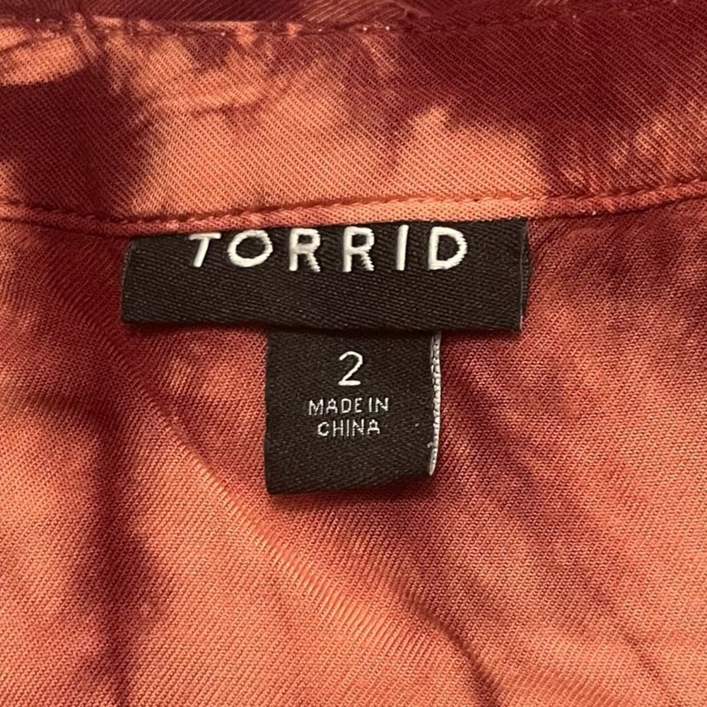 Torrid Babydoll Rayon Twill Button-Front Tiered Short Sleeve Tie Dye Top Size 2X - Picture 5 of 9